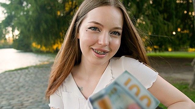 Сверхштатная тугая пизда - входит с трудом