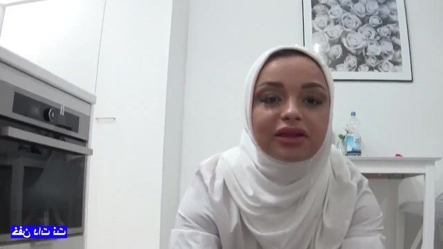 Он трахнул свою девушку с помощью члена и клеймит ее сперму