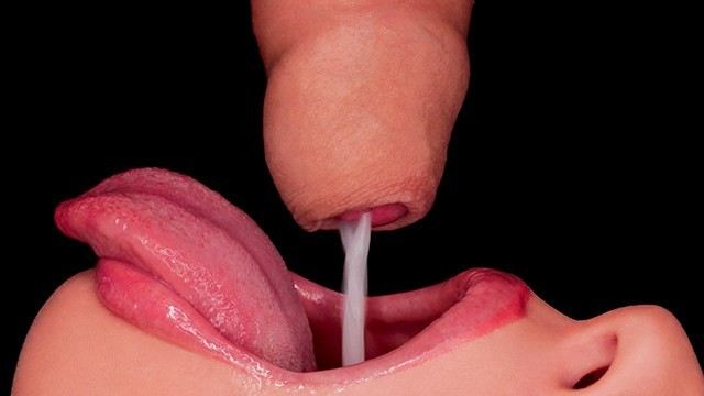 Раскованная очищающая леди, ей трудно заснуть вместе