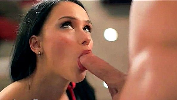 Анальный секс этой малышки доставляет ей огромное удовольствие