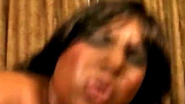 Массажист во время сеанса грубо трахает клиента в ротовую полость