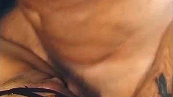 Возбужденная сука трахает работника маршрутки