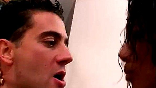 Мисс разделась перед парнем и начала заниматься сексом