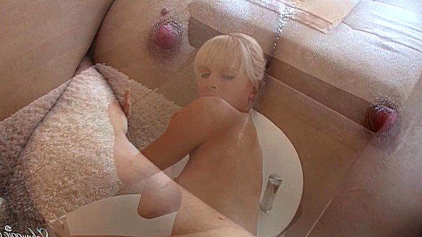 Мачеха: У тебя, богатая особа, такой сильный фаллос, не то что у твоего мужа