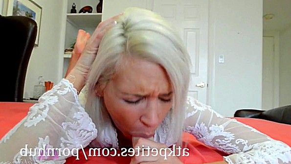 Пышногрудая мулатка срочно трахается на кастинге