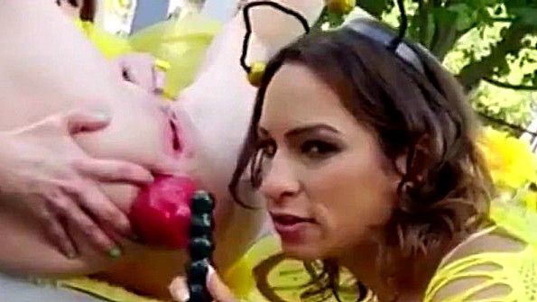 Пышногрудая замужняя женщина готова трахаться во все дырки