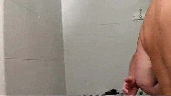 Трахнуть взрослую женщину в ванной и довести ее до оргазма