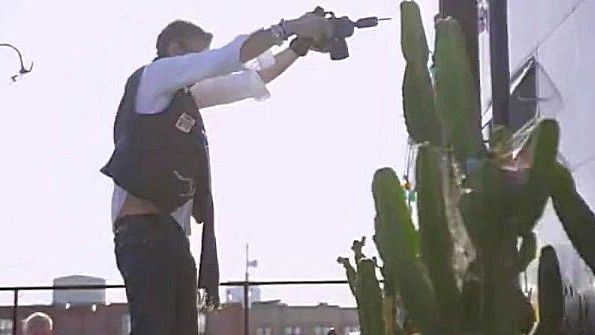 Муж привязал свою замужнюю женщину к кровати и позволил ей трахнуть себя