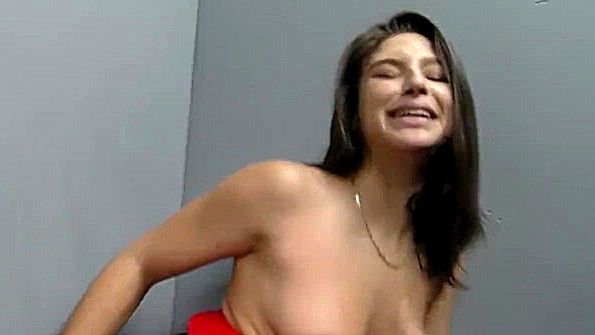 Японские взрослые женщины мастурбируют в чулках и испытывают экстаз