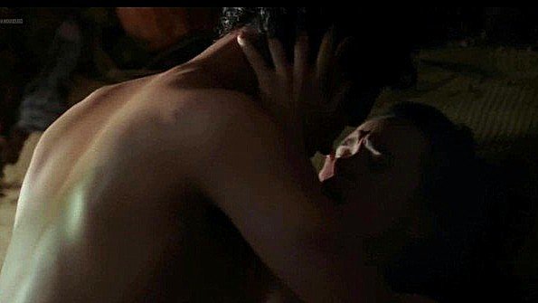 Раскованная взрослая японка возбудилась от прикосновения