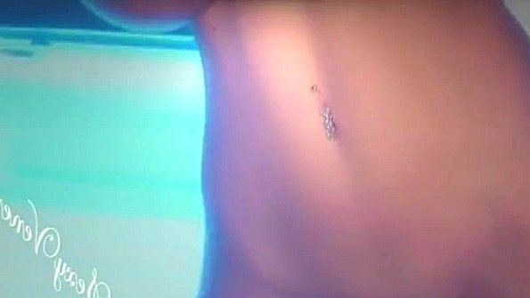 Мужчина подарил взрослой женщине скиду по случаю отпуска