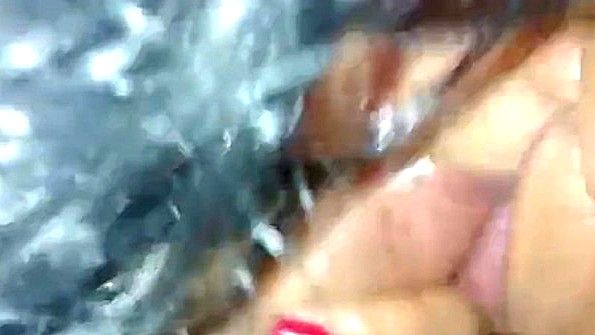 Аппетитная служанка приветствует анальный секс