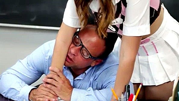 Военный офицер полиции чернокожих, собирающийся трахнуть преступника