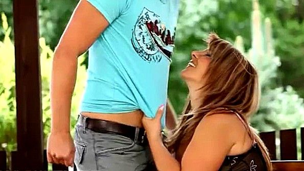 Латиноамериканская шлюха получает проникновение с двух баз