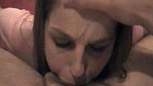 Взрослая женщина из Америки, индианка, жадно отдаётся своему супругу и получает кайф